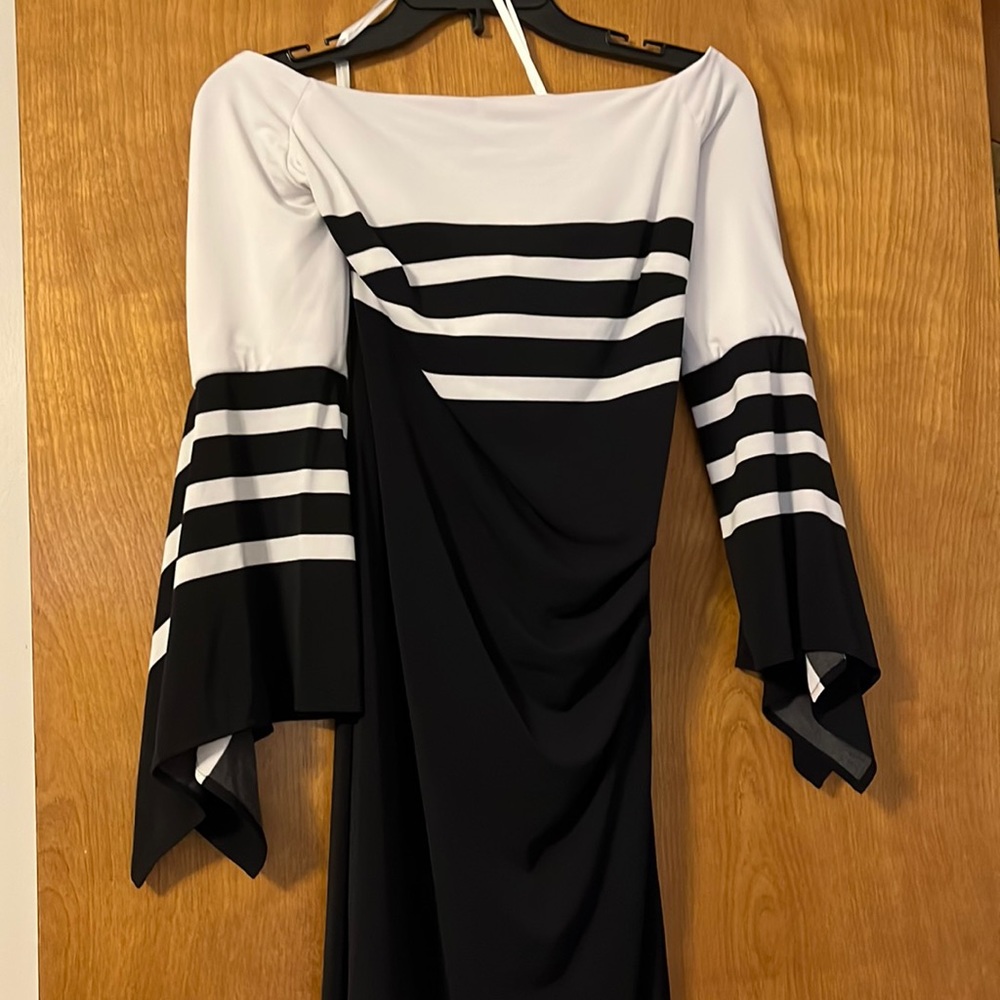 Fun Ralph Lauren bell sleeve knee length dress